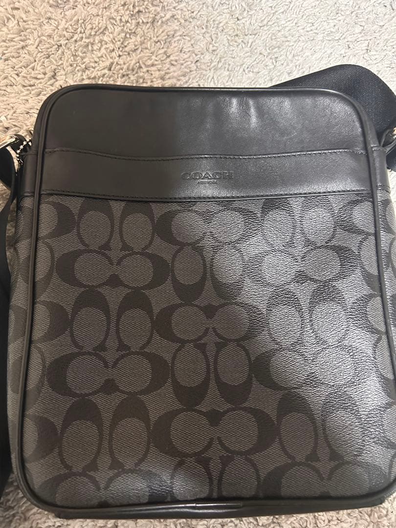 Coach ブラック モノグラム ショルダーバッグ