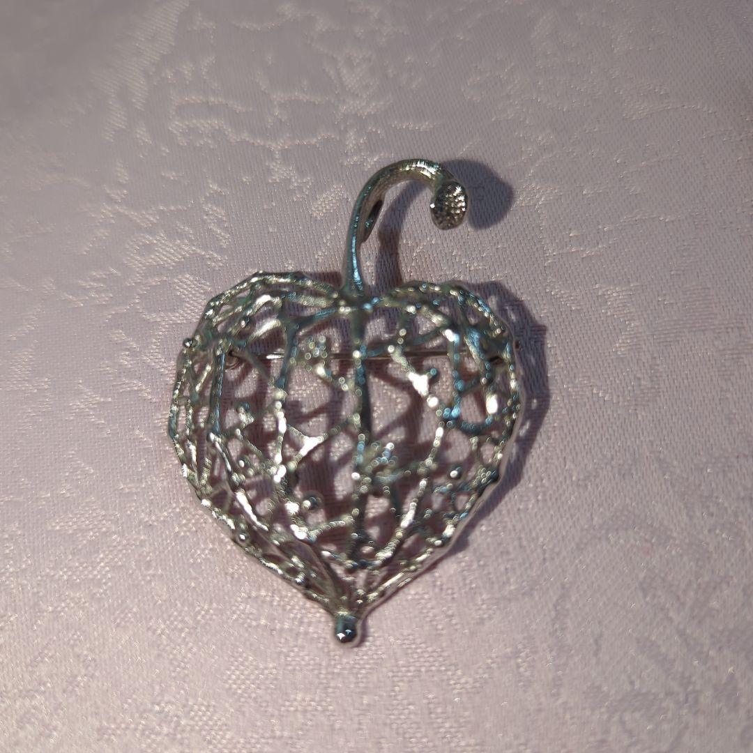 田崎真珠旧刻印ほおずき型透かしメレダイヤ入りデザインブローチ シルバー