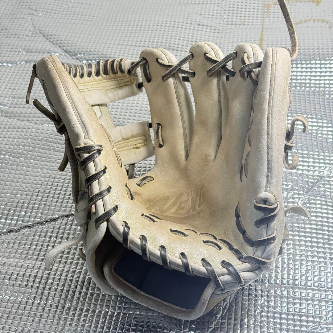 金*様 ディークエスト 硬式グローブ 右投げ用　ホワイト　内野手用　Hウェブ　日