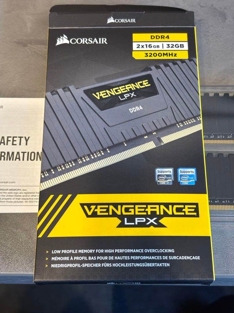 メモリー Corsair Vengeance LPX DDR4 32GB(2x16GB)
