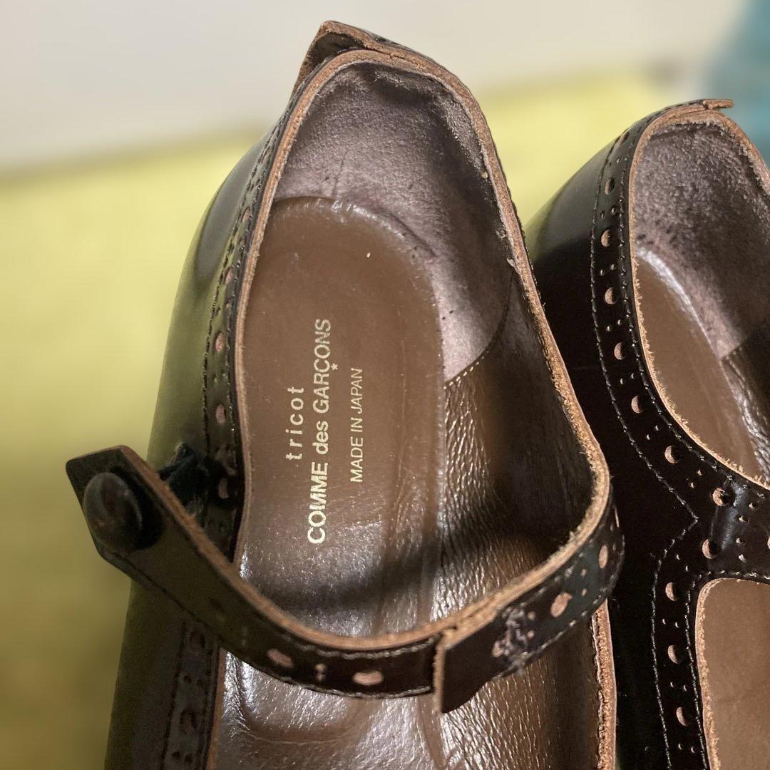 トリココムデギャルソン　メダリオンメリージェーン エナメル茶