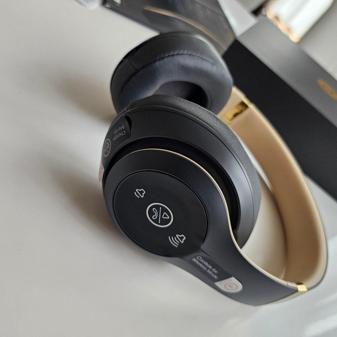 【美品】Beats Studio 3 シャドウグレー　ワイヤレスヘッドホン