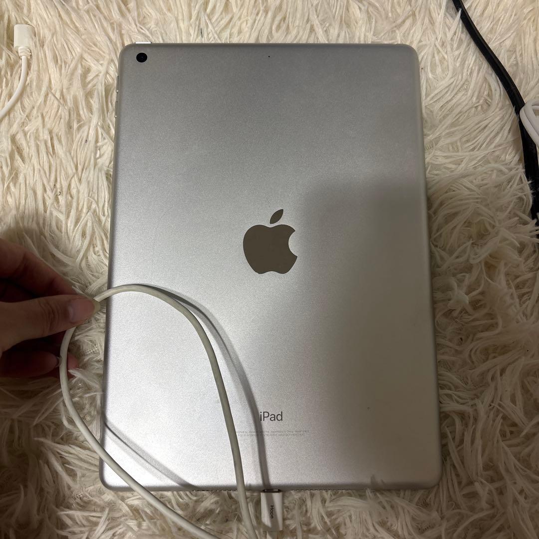 iPad 第5世代 美品 シルバー WiFiモデル