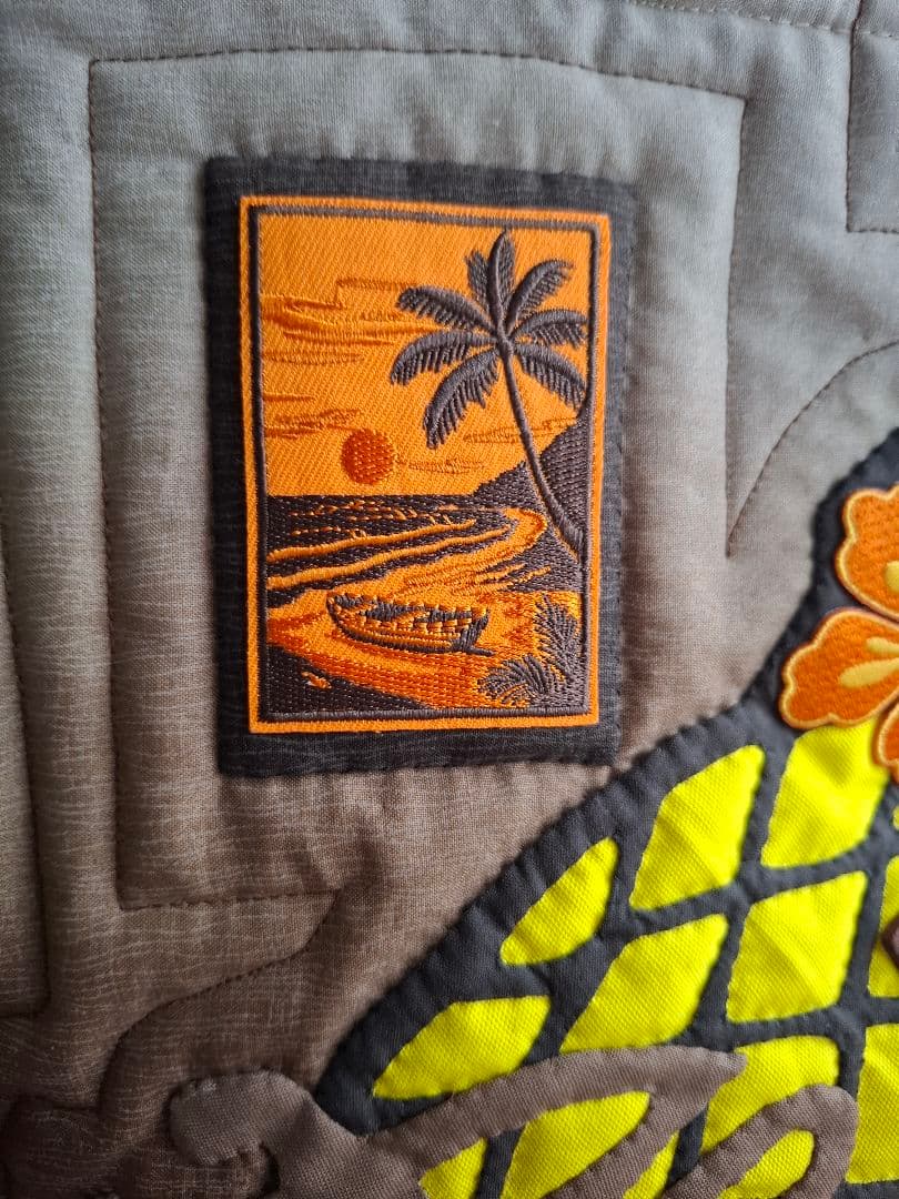 ハワイアンキルト　バッグ　横長　2WAY ファスナーバッグ　革タグチャーム付