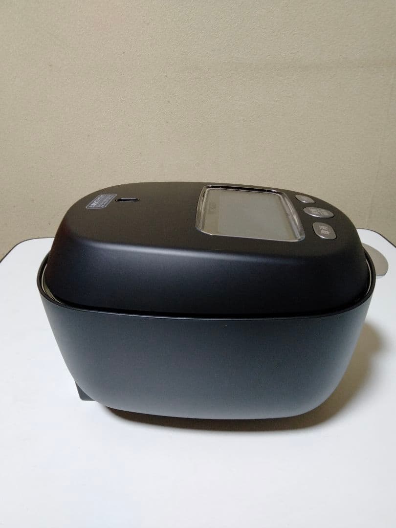 未使用品タイガー炊飯器 3.5合 土鍋圧力IH ブラック JRX-T060KT