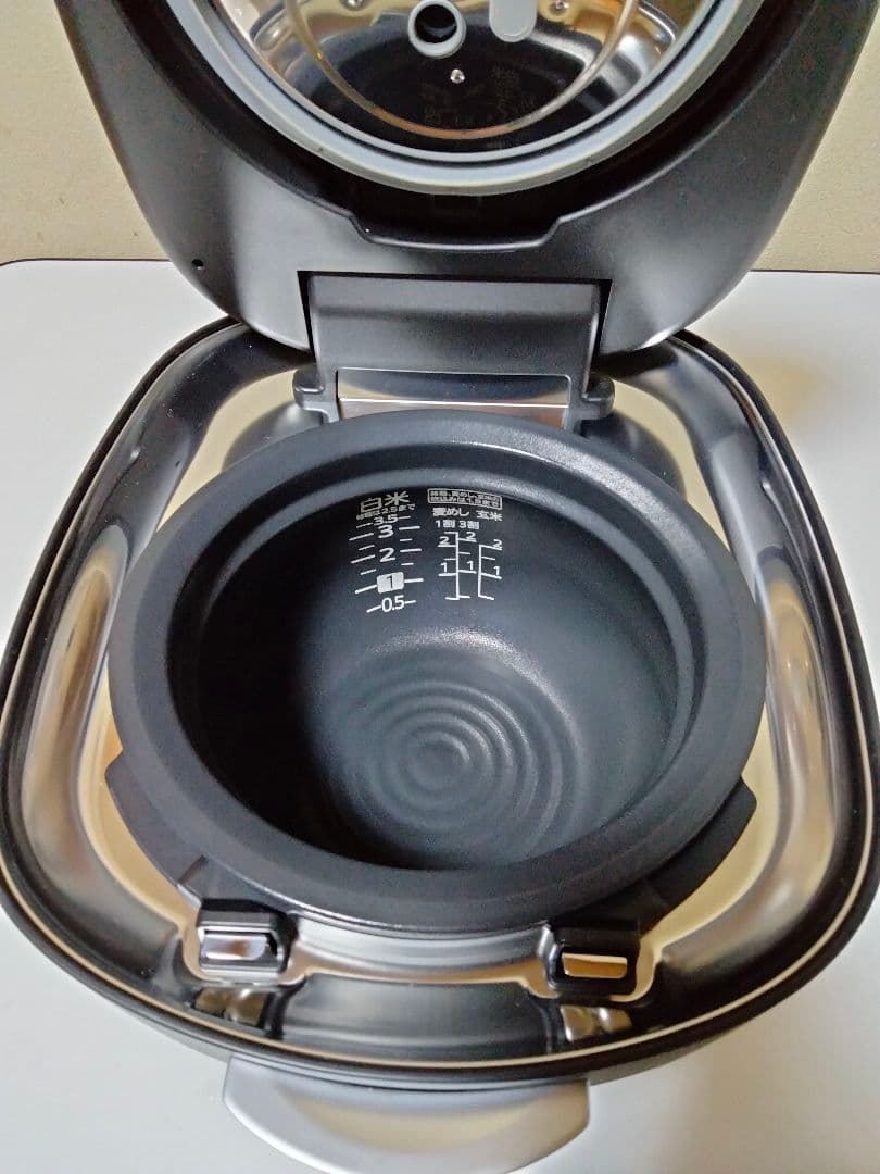 未使用品タイガー炊飯器 3.5合 土鍋圧力IH ブラック JRX-T060KT