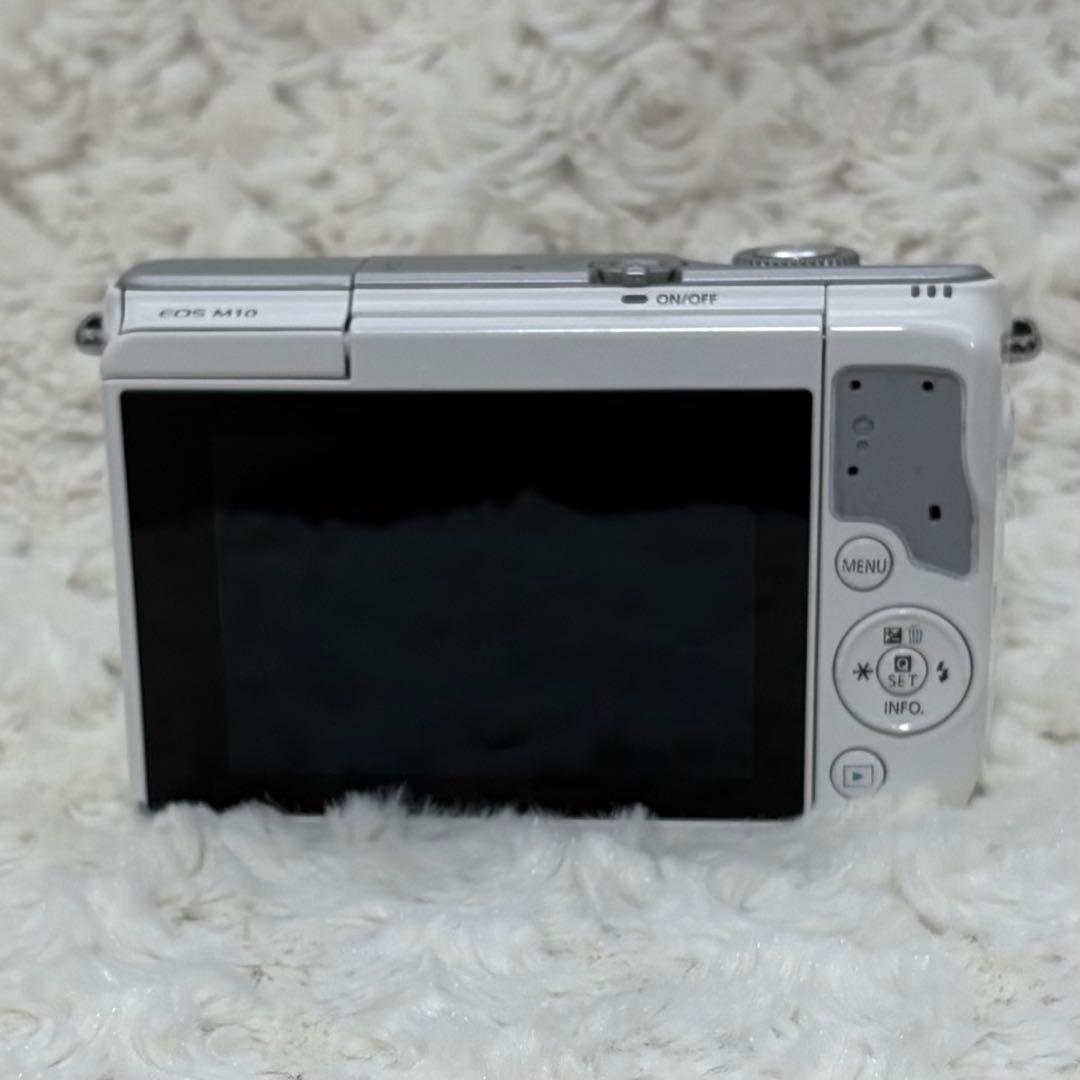 ジャンク キヤノン EOS M10 カメラ本体ボディ、充電器、バッテリー