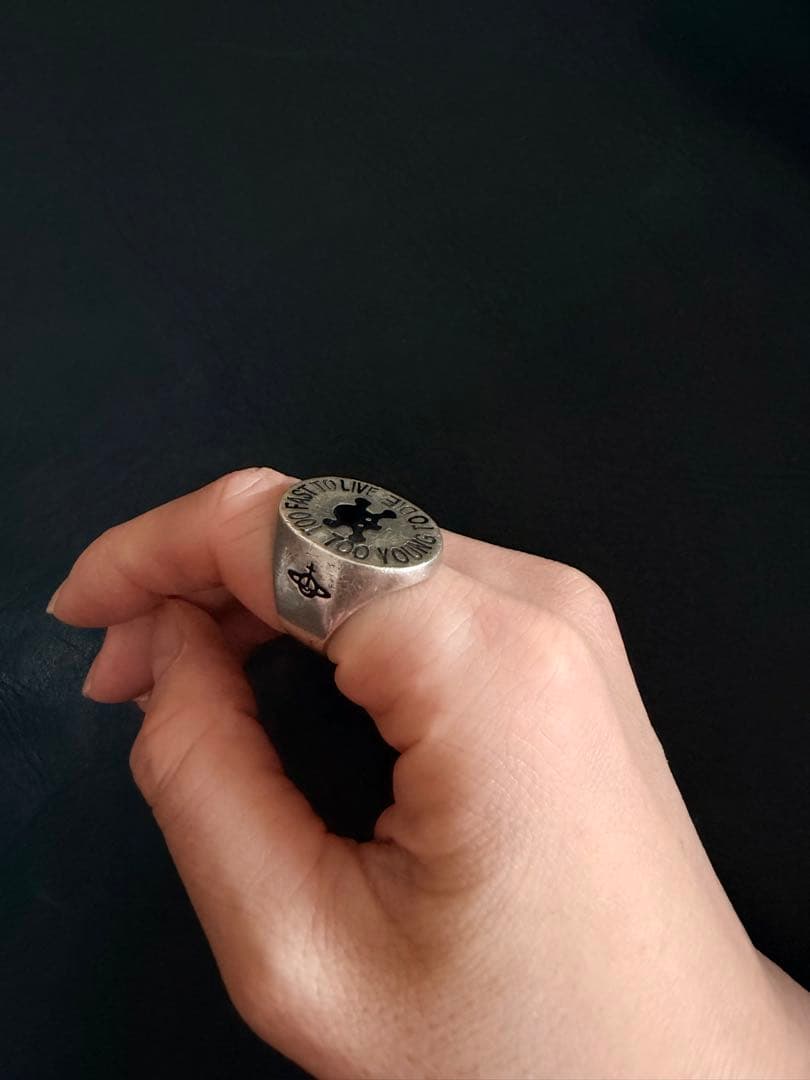 Vivienne Westwood ヴィヴィアン ウエストウッド　スカルリングM