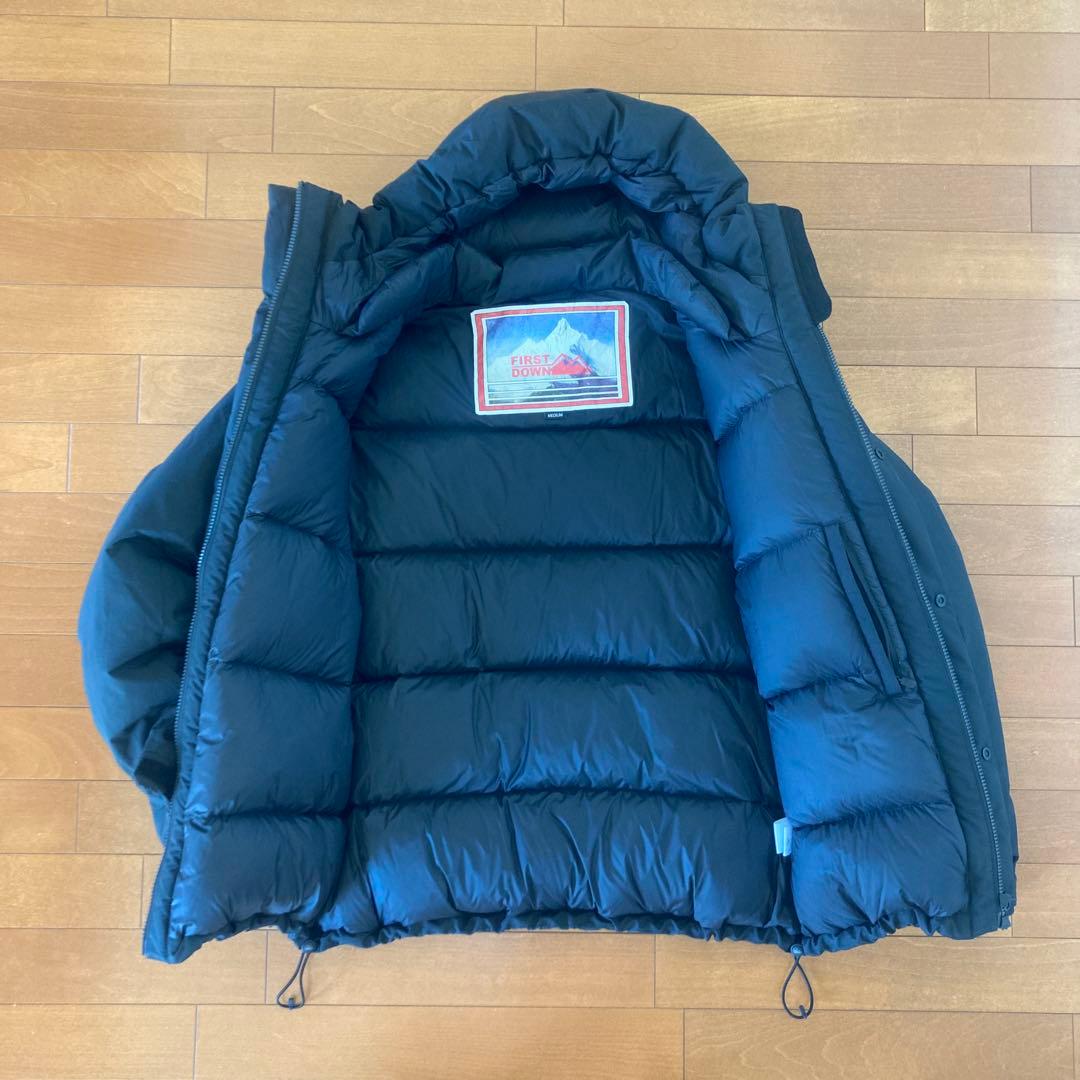 FIRST DOWN ブラックダウンジャケット
