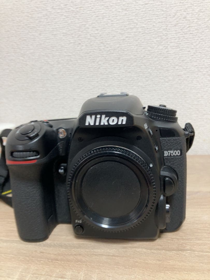 らび【美品】Nikon D7500 レンズキット