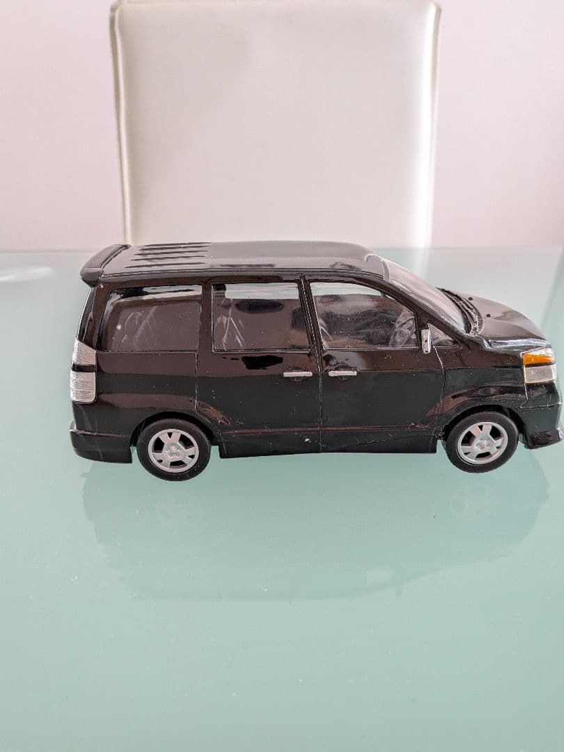 ア*ァ様 トヨタ　初代ヴォクシー　カラーサンプル　1/24