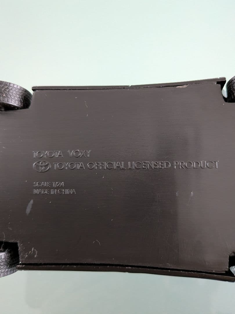 ア*ァ様 トヨタ　初代ヴォクシー　カラーサンプル　1/24