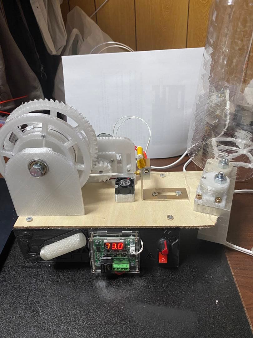 ペットボトルフィラメントメーカー　作業に必須なバルブキャップとラジオペンチ付属