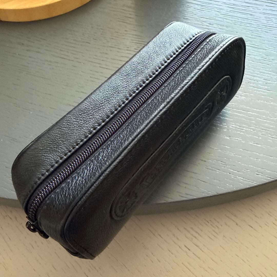 CHROME HEARTS ブラックレザーケース ロゴ入り