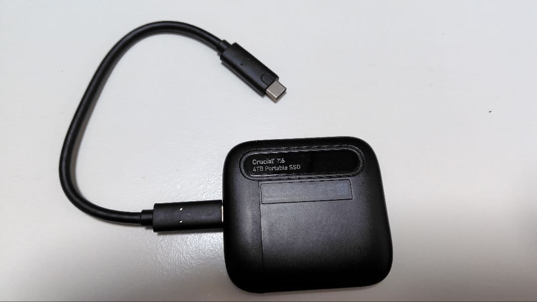 crucial x6 4tb　ケース付き（専用ケースではない）
