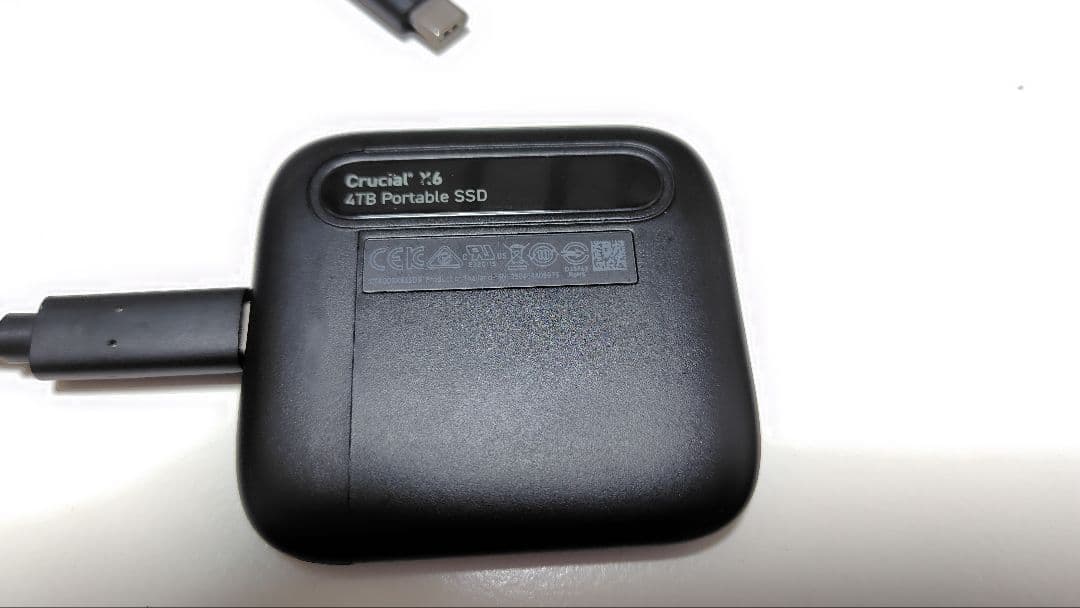 crucial x6 4tb　ケース付き（専用ケースではない）