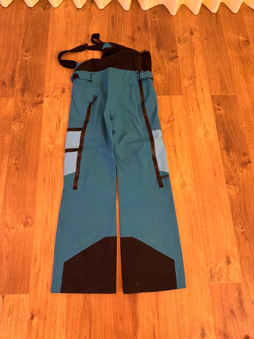 ピークパフォーマンス　GORE-TEXスキー、スノーウェア　ビブパンツ上下セット