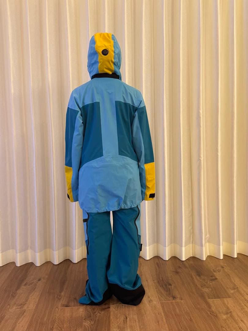 ピークパフォーマンス　GORE-TEXスキー、スノーウェア　ビブパンツ上下セット