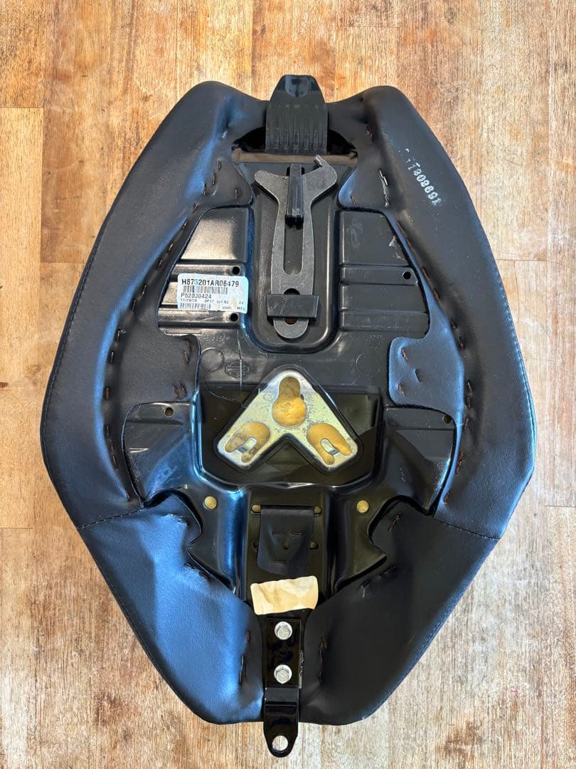 ハーレー　純正　ソロシート　スポーツスター　XL1200NS アイアン