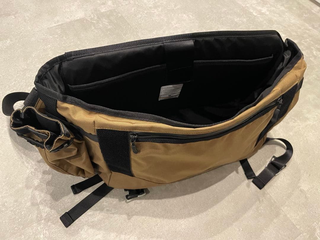 AS2OVメッセンジャーバッグ　キャメル