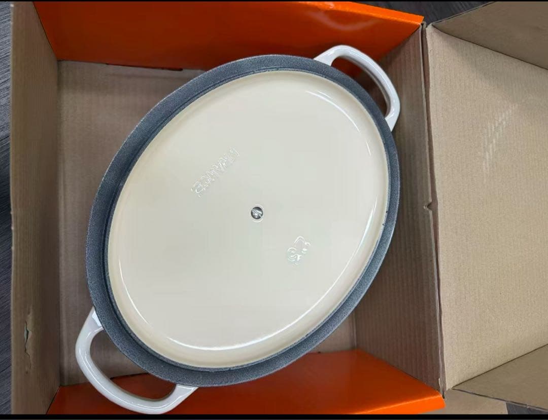 シグニチャー ココット・ロンド 23cm メレンゲ (シルバーツマミ)