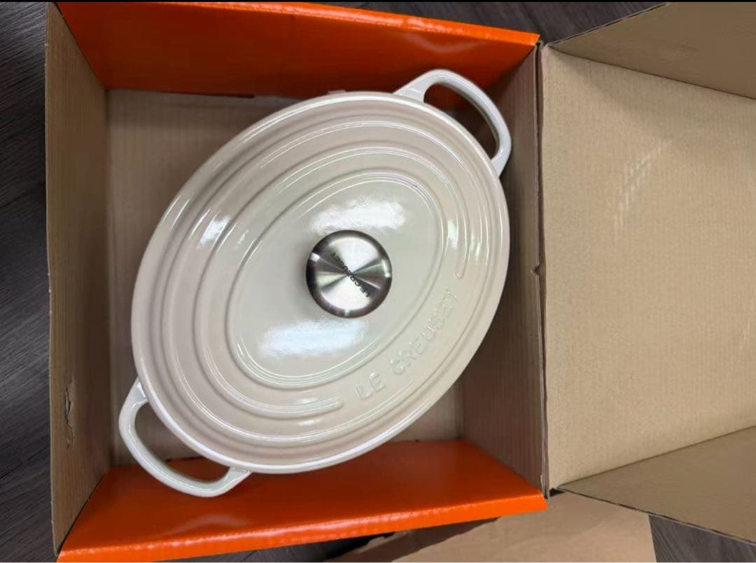 シグニチャー ココット・ロンド 23cm メレンゲ (シルバーツマミ)