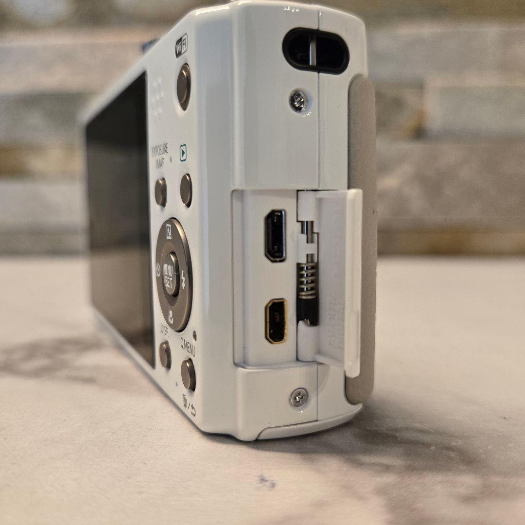 美品　パナソニック LUMIX DMC-TZ40　デジカメ　ルミックス　白