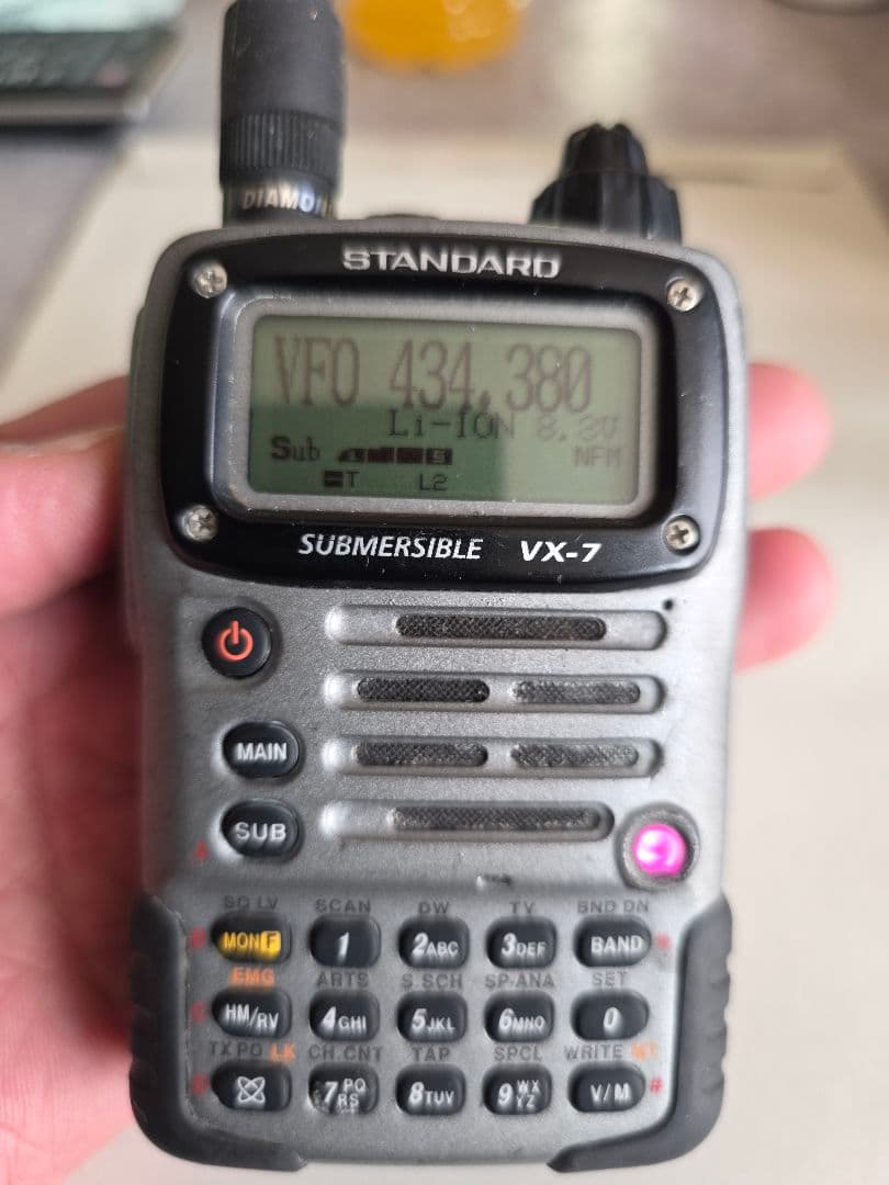 VX-7 スタンダード 50 144 430MHz＋広帯域受信機能ハンディ