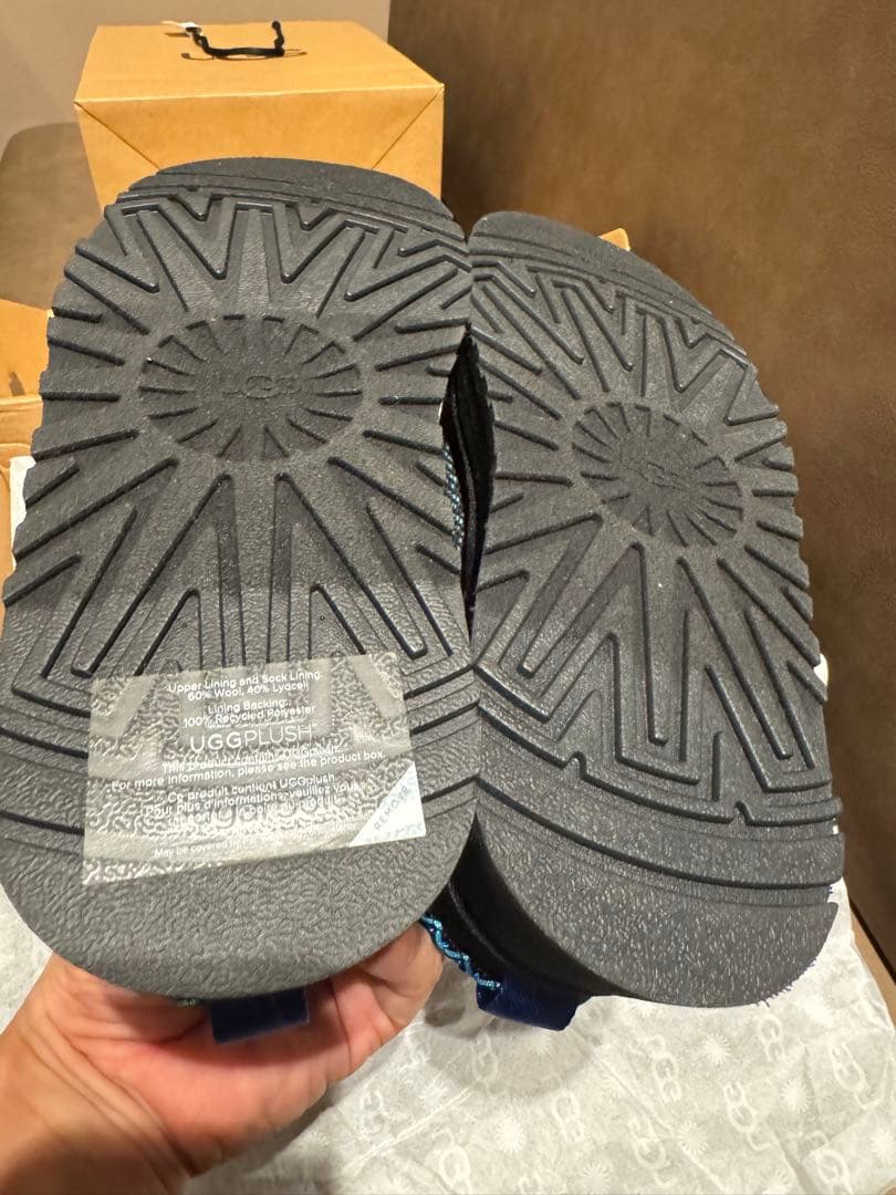 新品未使用☆箱・袋付きUGG ムートンブーツ ブラック/ブルー 編み込み