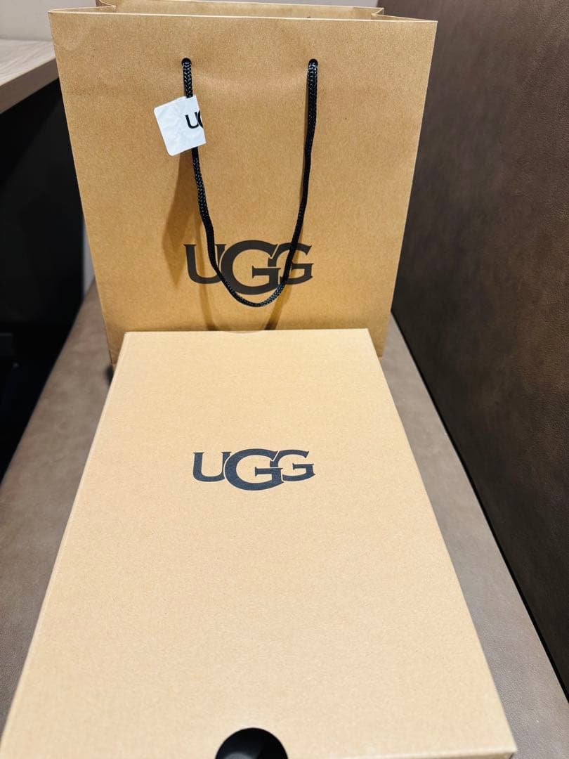新品未使用☆箱・袋付きUGG ムートンブーツ ブラック/ブルー 編み込み