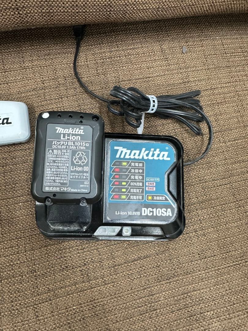 ② マキタ CL108FD サイクロン付 掃除機 充電式