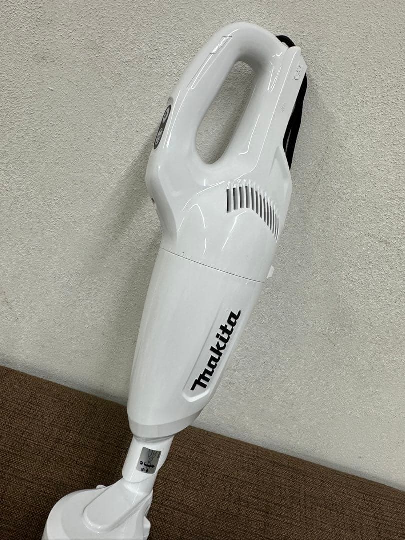 ② マキタ CL108FD サイクロン付 掃除機 充電式