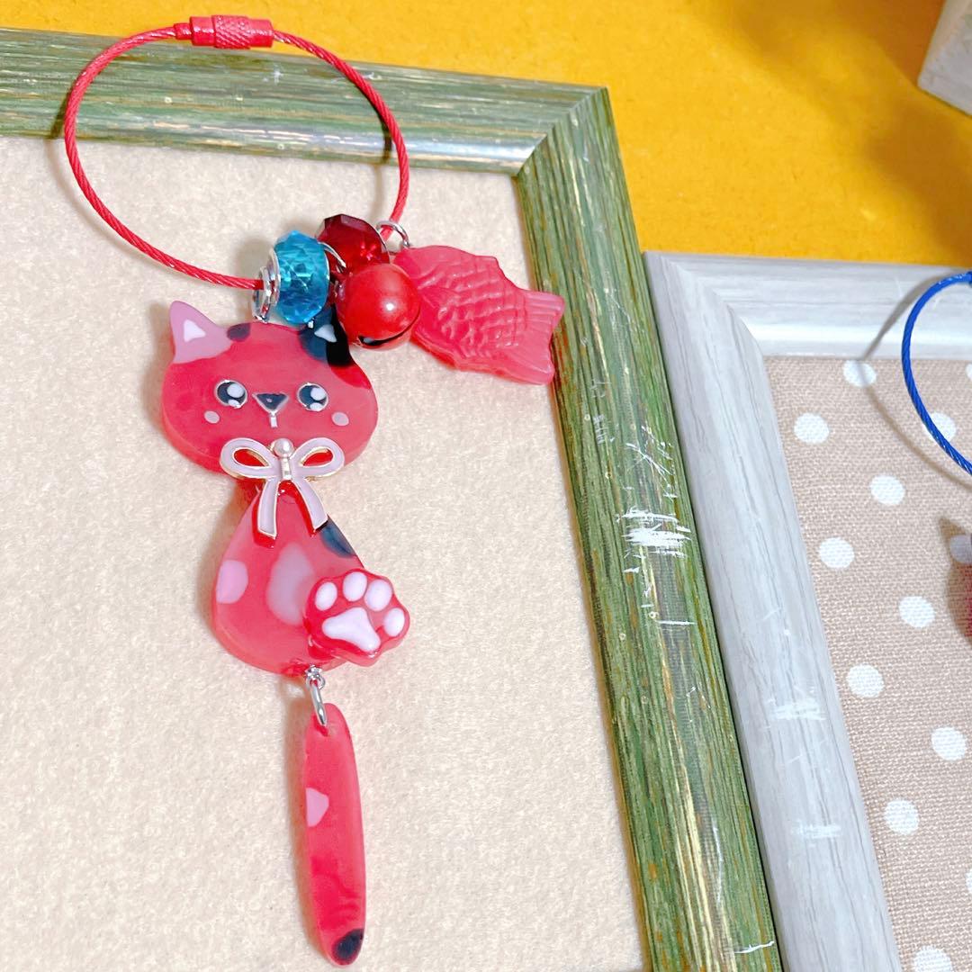 レジン キョロ三毛ちゃんのお花ひらひらワイヤーリングキーホルダー☺︎