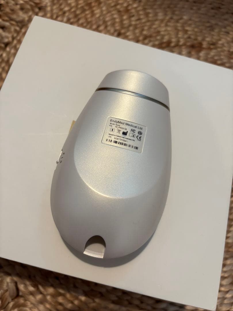 NEWAリフト美顔器 シャンパンゴールド ✎ 新品価格 69,080円