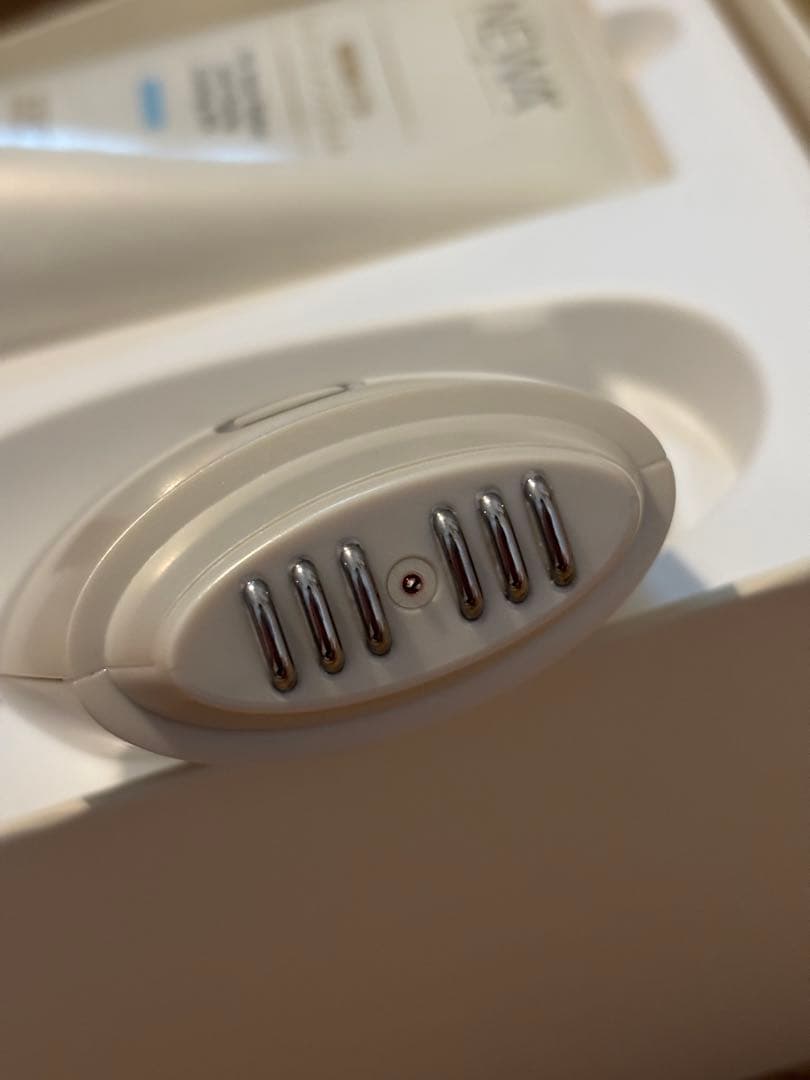 NEWAリフト美顔器 シャンパンゴールド ✎ 新品価格 69,080円