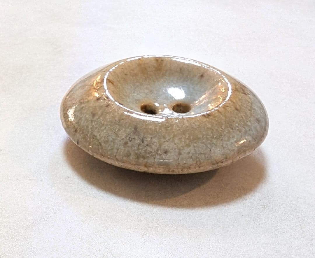 m*8様 No.0320　ルーシー·リー　陶器ボタンA