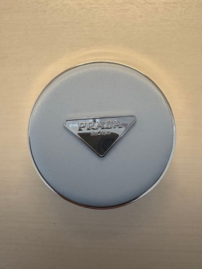 プラダ　メッシュクッション　限定色
