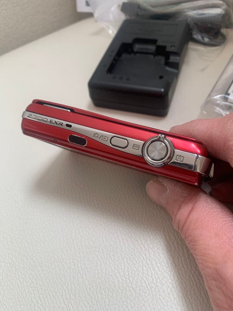 フジフィルム　FUJI Ｚ７００EXR 本体　レッド　コンデジ　箱有　中古動作品