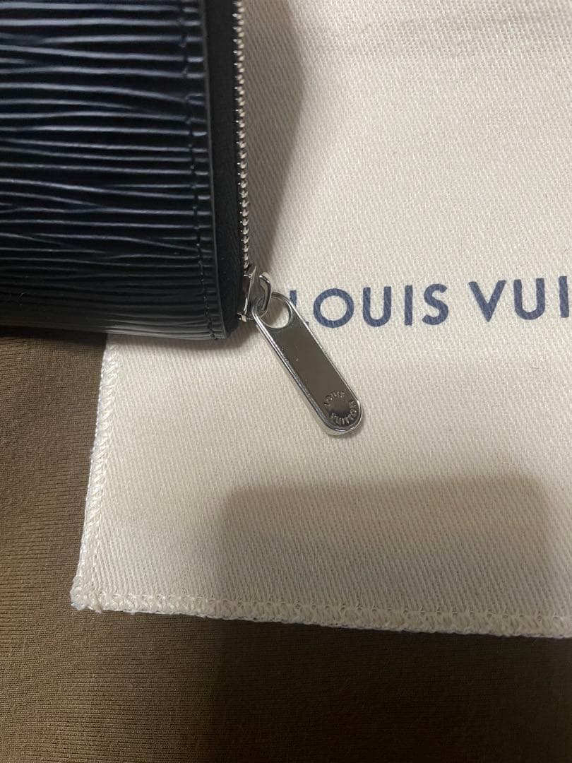 ルイヴィトン　ジッピーパース　エピ　ケース