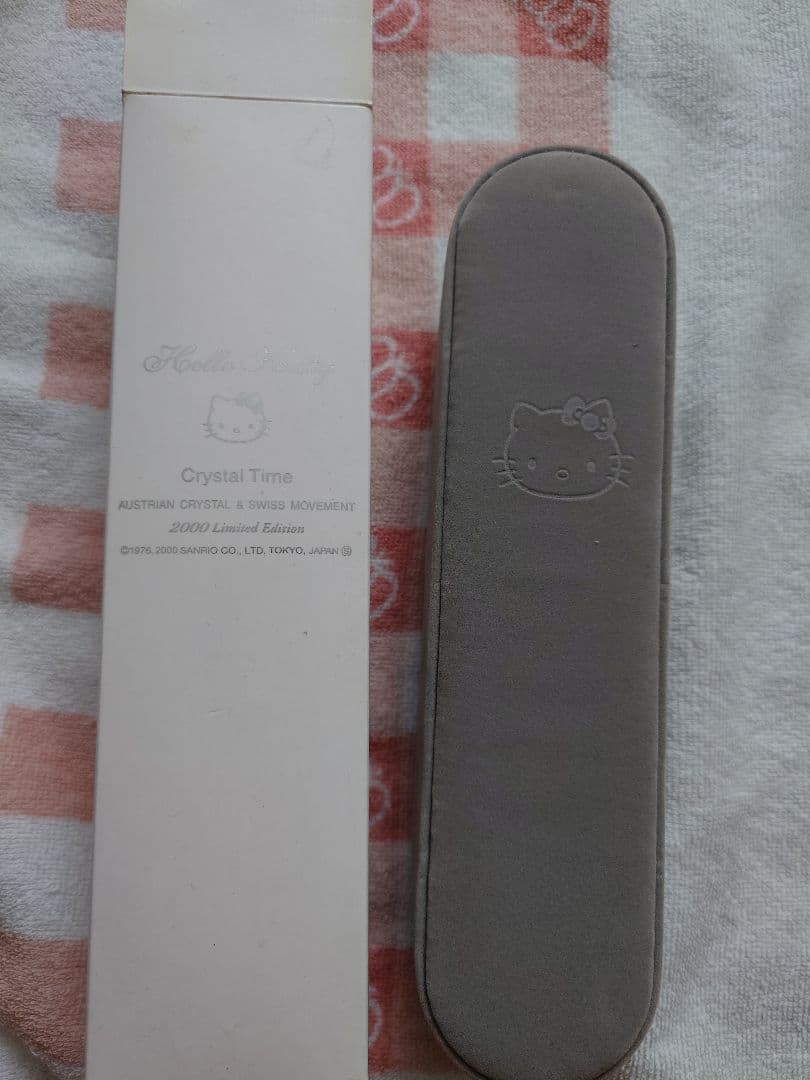 ハローキティ クリスタルタイム2000リミテッドエディション キティの形の特別版