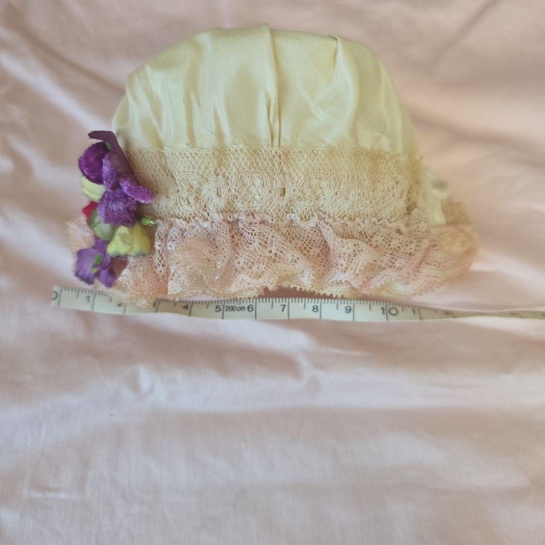 作家様　アンティークビスクドール　ドレス　シルク　ボネ付き　キャビネットサイズ