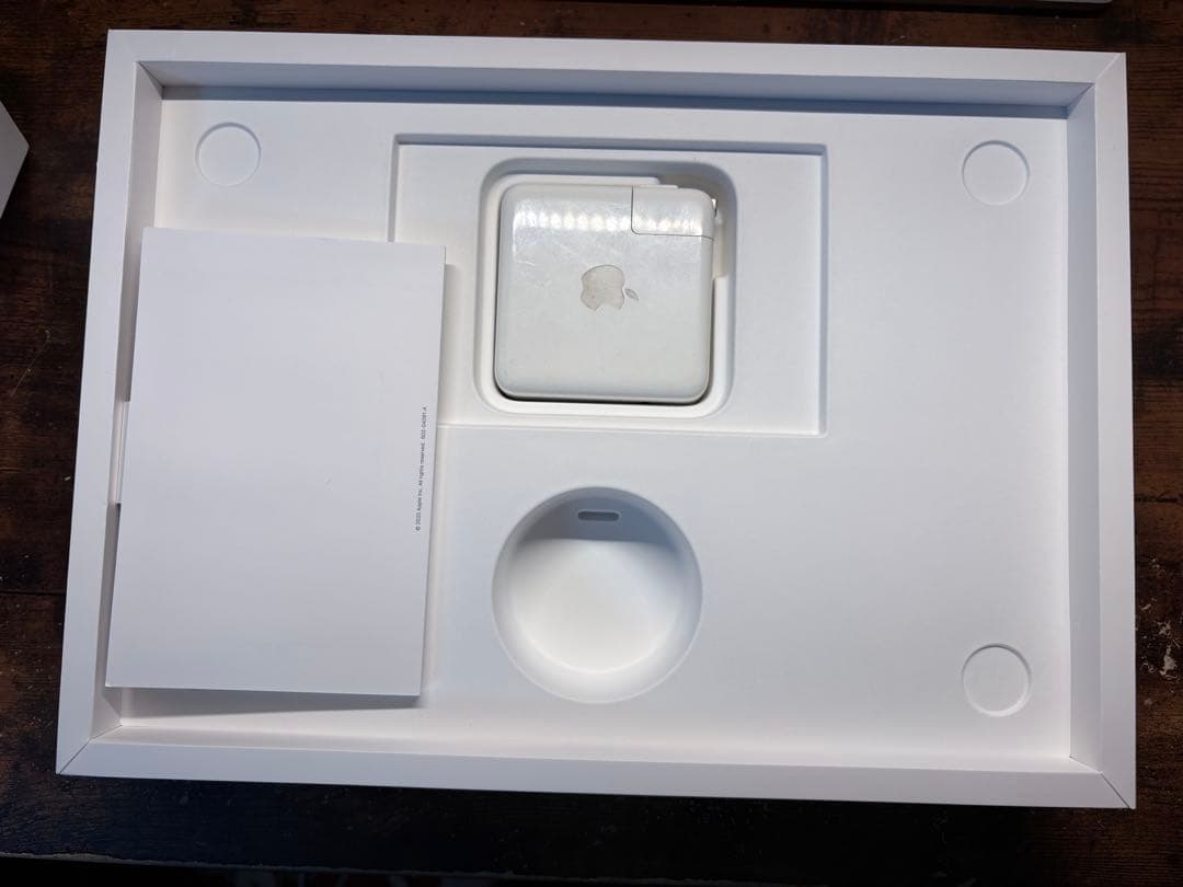 2020 MacBook Pro 13 M1 8GB/256GB SSD 美品