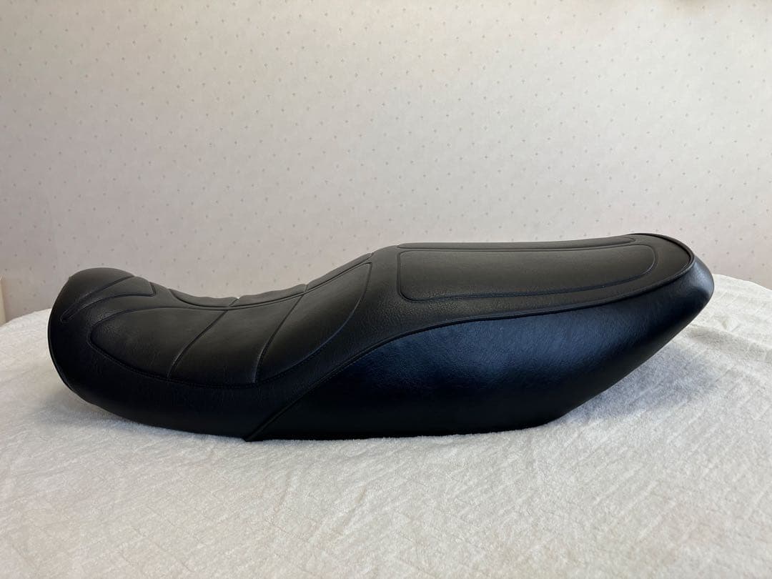 Kawasaki カワサキ ゼファー1100 シート 純正　あんこ抜き加工済み