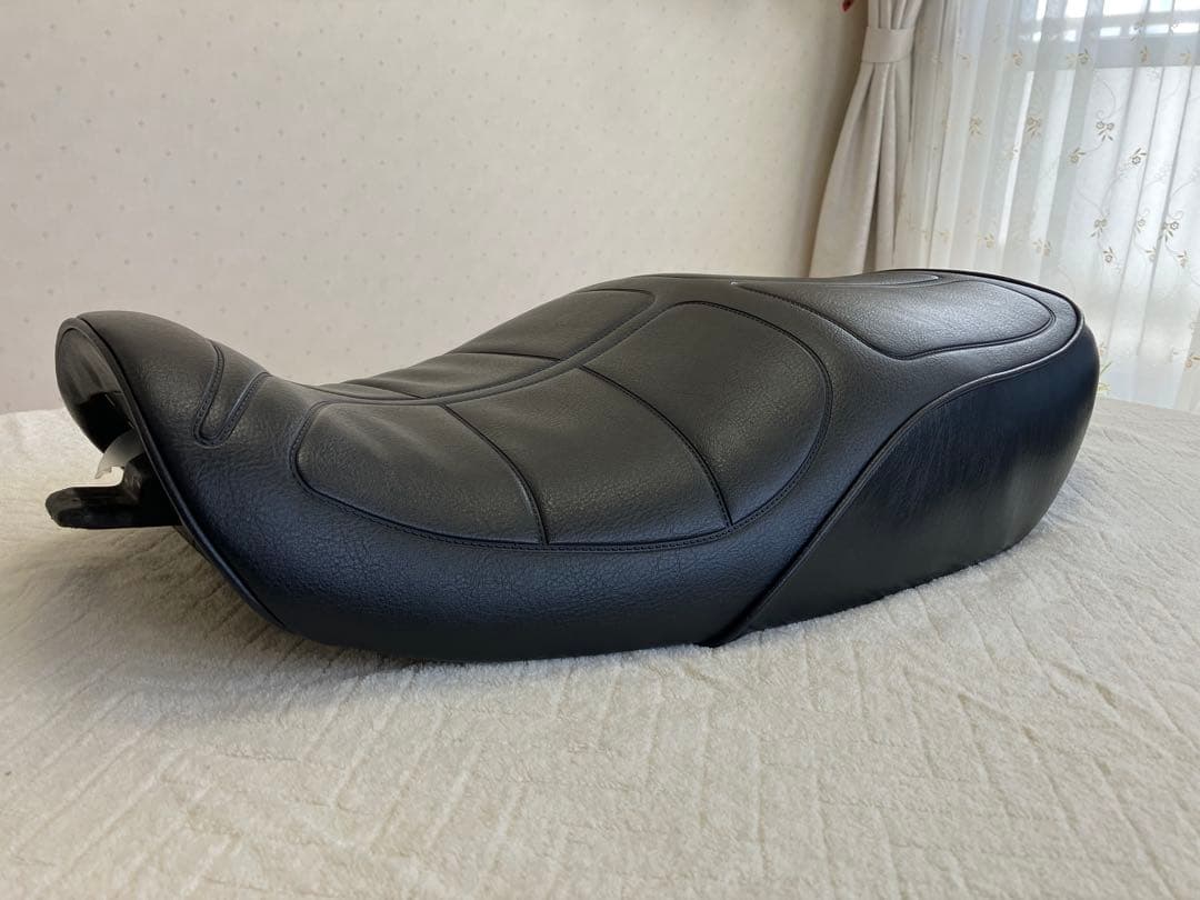 Kawasaki カワサキ ゼファー1100 シート 純正　あんこ抜き加工済み