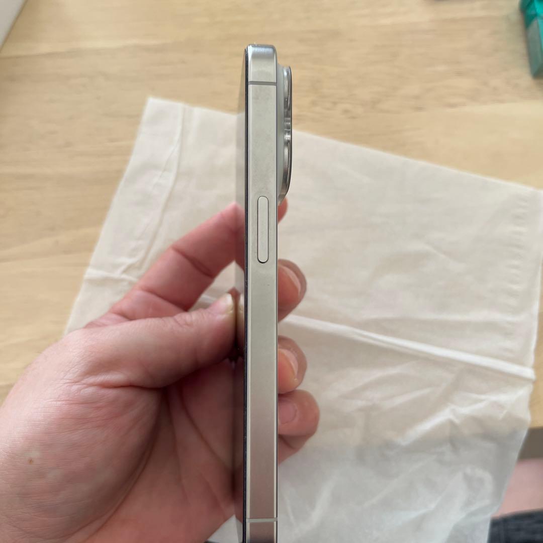 iPhone 15 Pro 256GB ホワイトチタニウム SIMフリー