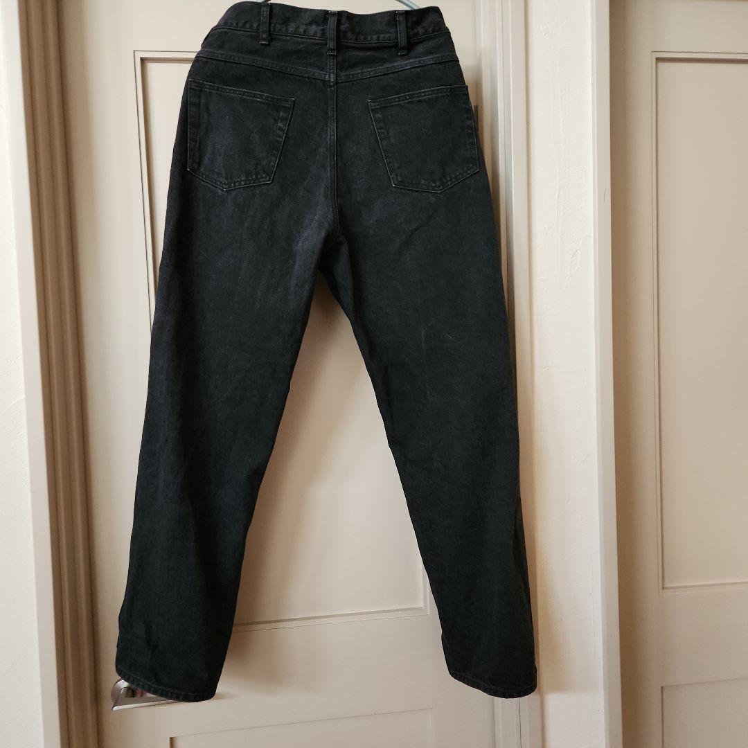 Nikki ESSENTIAL PIECES　ブラックストレートジーンズ