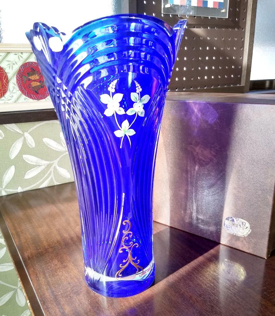 ボヘミアングラス大型花瓶　コバルトブルーカットガラス　チェコ製専用箱入り花瓶