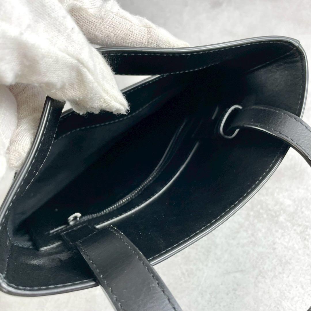 ボッテガヴェネタ イントレチャート ショルダーバッグ 611357 カーフレザー