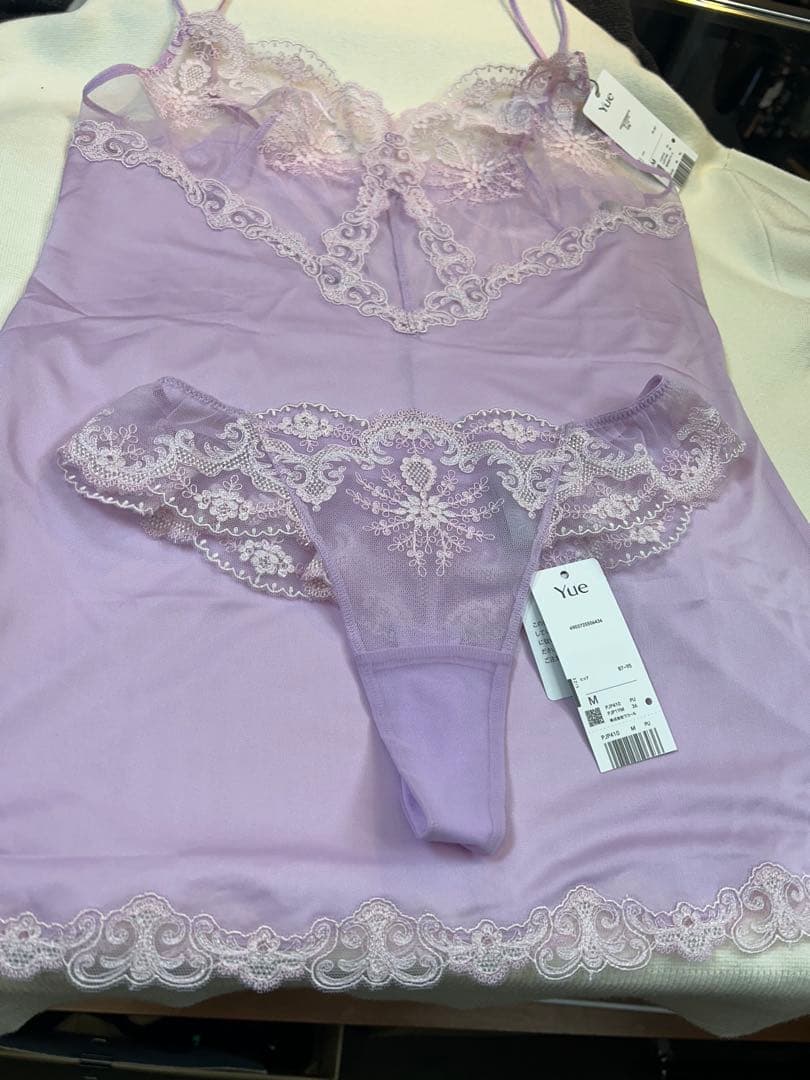 ワコール高級ブランドユエキャミソール&ショーツ「Tバック」セット