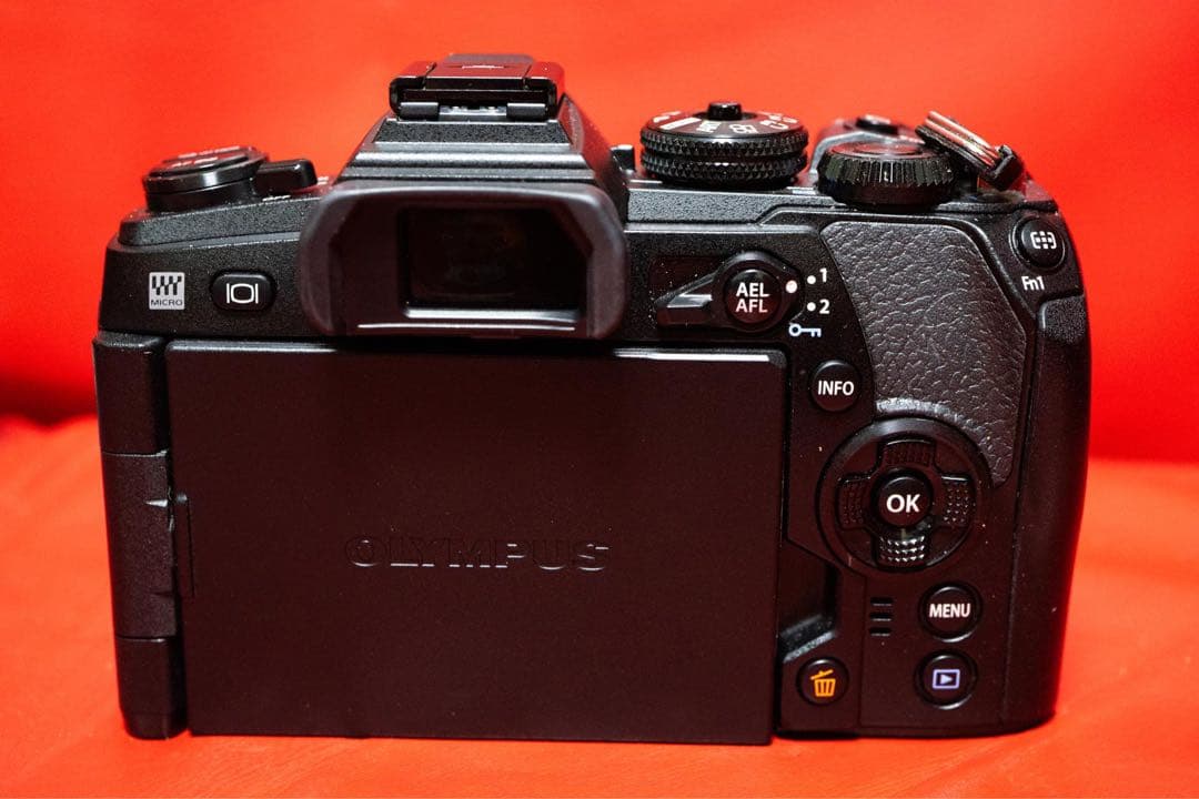 OLYMPUS E-M1 Mark II ミラーレス一眼カメラ